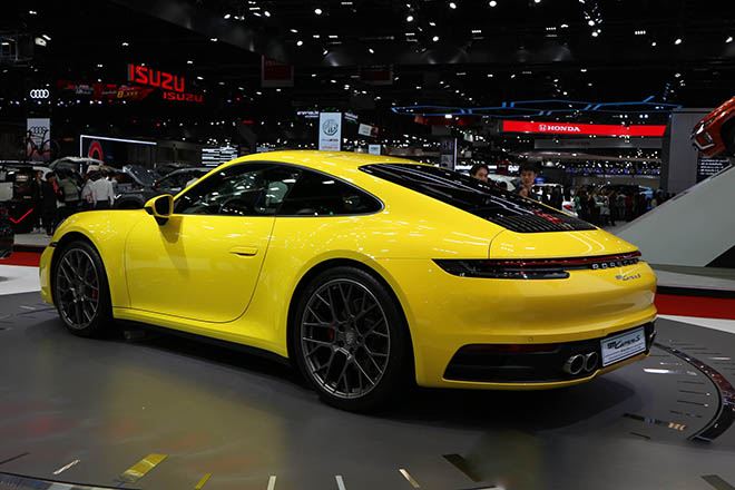 Than-xe-Porsche-911-Carrera-S-moi-tai-Viet-Nam-voi-mau-xanh-duong-Miami-Blue-doc-la-2020-MuaxeGiatot-com