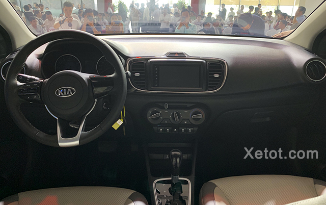 Nội thất xe Kia Soluto AT Deluxe 2020: Xe 5 chỗ máy xăng, 1.4L, 4AT