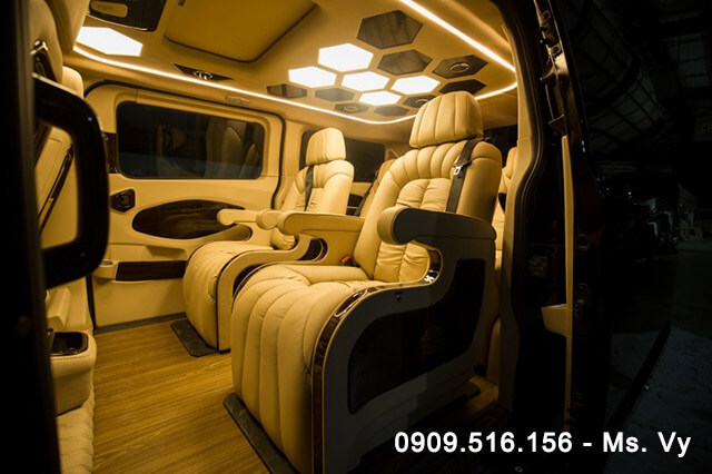 2-noi-that-xe-ford-tourneo-limousine-2020-Xetot-com