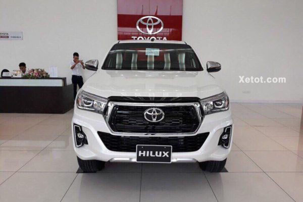 Toyota Hilux 2.8G 4X4 AT 2020 MLM (Đầu xe)