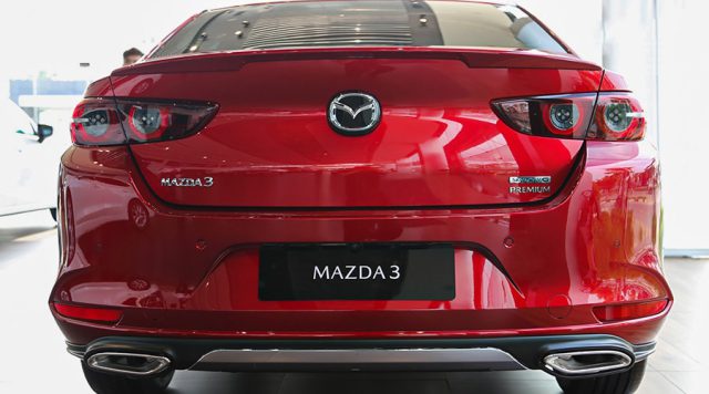 Mazda3 2.0L Signature Premium có phần đuôi điệu