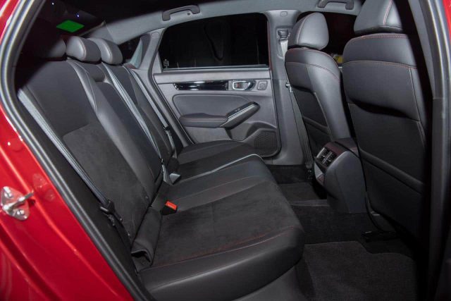 Không gian ghế ngồi trên Honda Civic RS 2022.