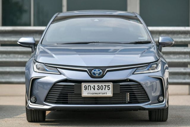 Toyota Corolla Altis 2022 có phần đầu xe hiện đại.
