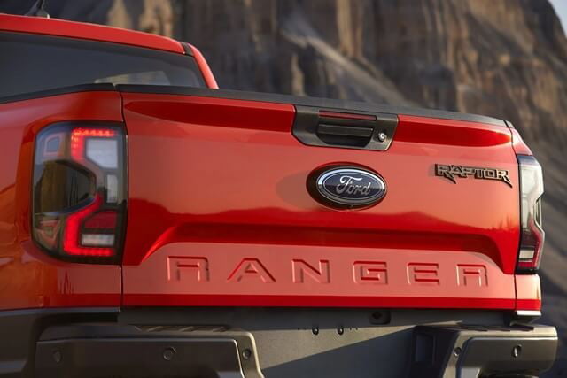 Ford Ranger Raptor 2023 có điểm nhấn riêng ở phần đuôi.