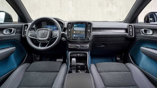 Volvo C40 Recharge 2023 được phối hợp giữa nhiều vật liệu cao cấp khi bước vào nội thất.