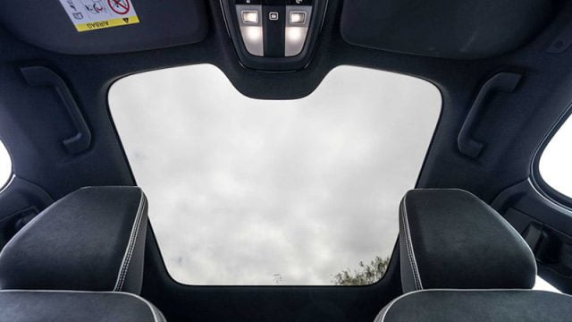 Volvo C40 Recharge 2023 được trang bị hệ thống dàn âm thanh cao cấp bên cạnh màn hình giải trí 9 inch.