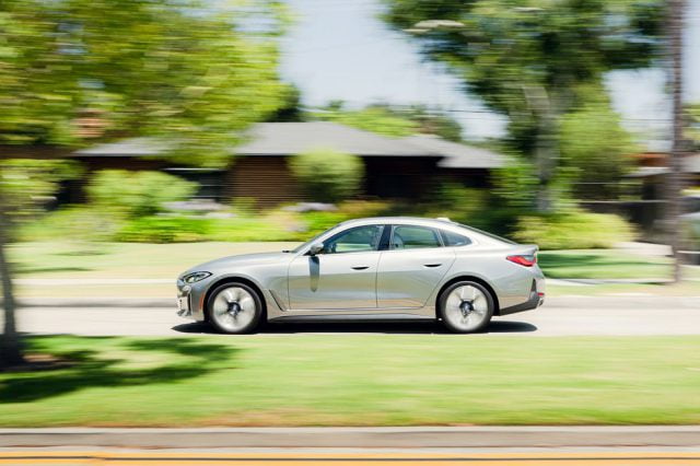 BMW i4 2024: Giá lăn bánh ưu đãi, Đánh giá xe & Thông số