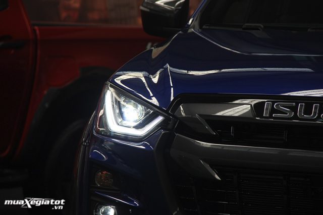 Isuzu D-Max 2024: Giá bán mới nhất, Đánh giá xe & Thông số