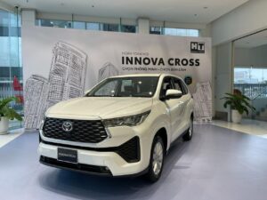 Toyota Innova Cross và Hyundai Custin