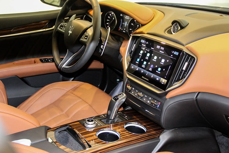 Maserati Ghibli Hybrid 2024: Đánh giá nội ngoại thất, Giá xe khuyến mãi