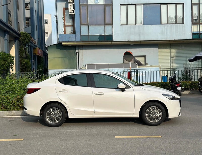 Mazda 2 2024: Giá bán mới nhất, Đánh giá xe & Thông số