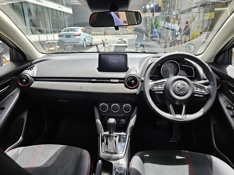 Mazda 2 2024: Giá bán mới nhất, Đánh giá xe & Thông số